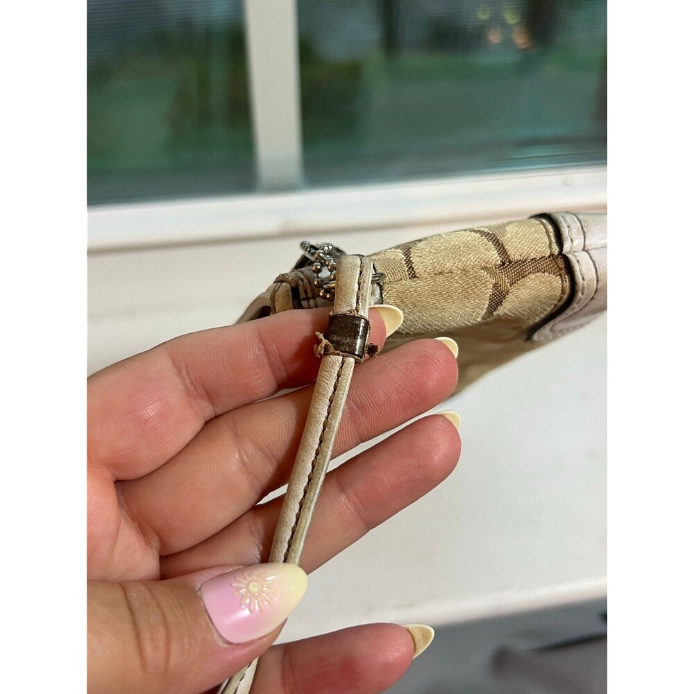 Vintage Coach Y2K Tan and Cream Canvas and Leather Wristlet Wallet - Picture 8 of 10